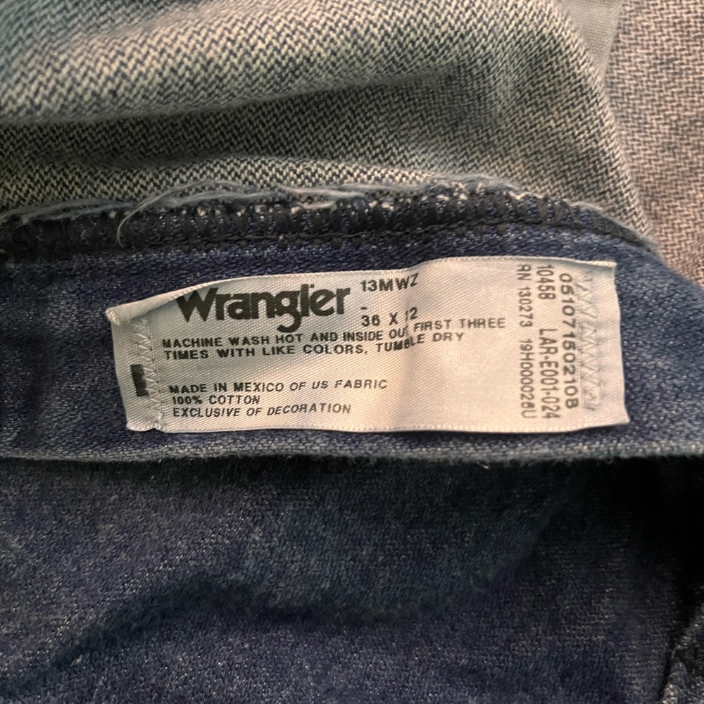 Men’s classic Wrangler jeans, 36x32